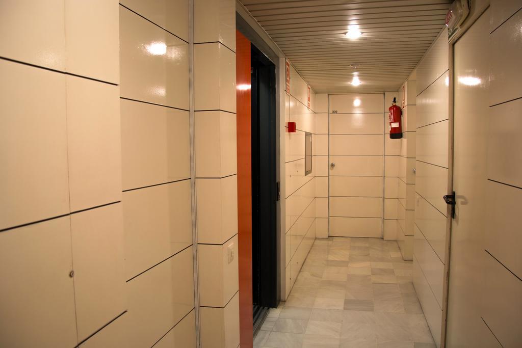 Apartamentos Descartes Barcelona Exterior foto